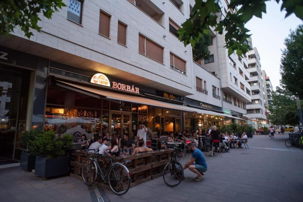 Jozsef-Corvin Central Budapest Exteriör bild