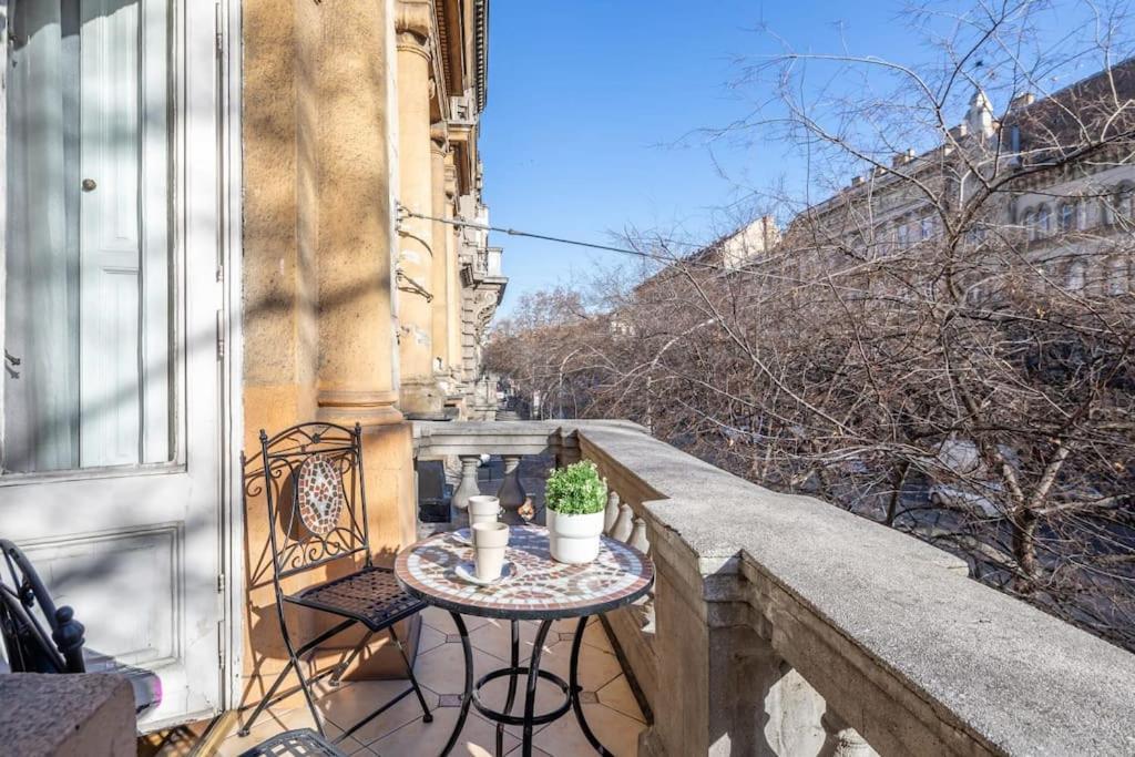 Jozsef-Corvin Central Budapest Exteriör bild