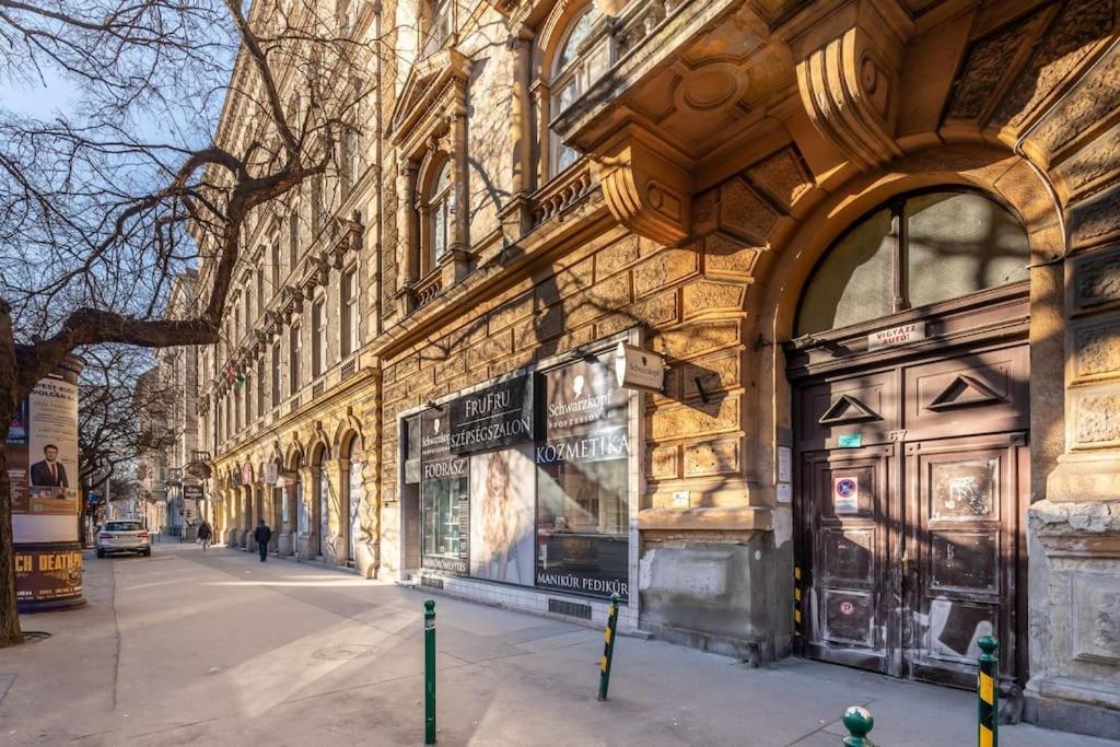 Jozsef-Corvin Central Budapest Exteriör bild