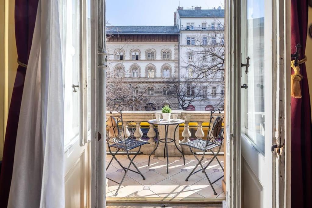 Jozsef-Corvin Central Budapest Exteriör bild
