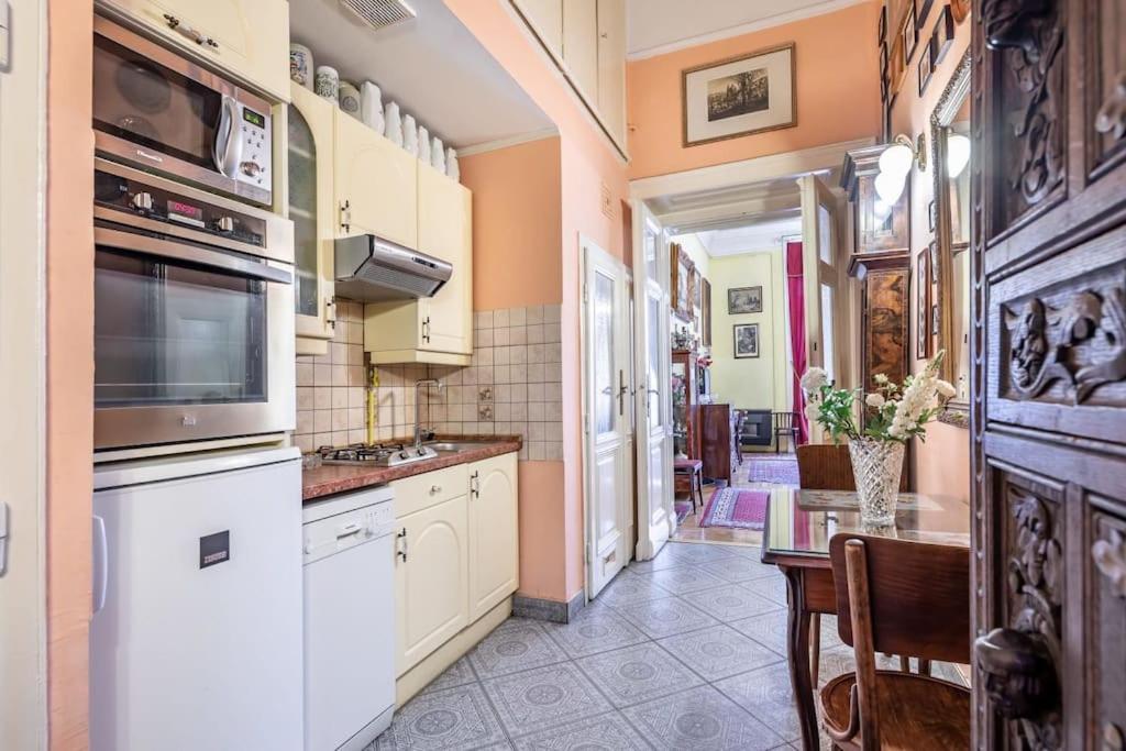 Jozsef-Corvin Central Budapest Exteriör bild